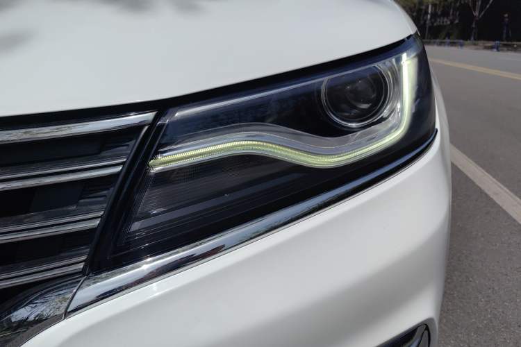 Used Roewe RX5 2018 20T Two-Wheel Drive Manual Flagship Edition Left Front Headlight