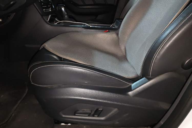 Used Roewe RX5 2018 20T Two-Wheel Drive Automatic Flagship Edition Left Front Seat