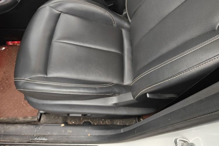 Used Roewe RX5 2018 20T Two-Wheel Drive Automatic Internet Smart Edition Left Front Seat