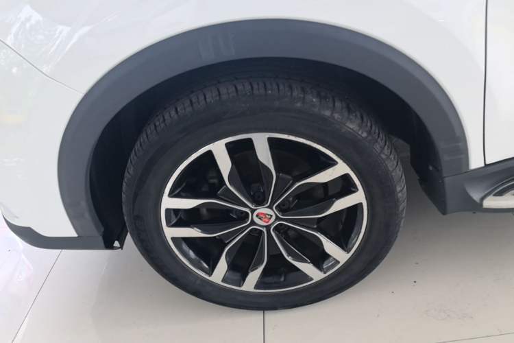 Used Roewe RX5 2018 20T Two-Wheel Drive Manual Internet Smart Edition Left Front Wheel Hub