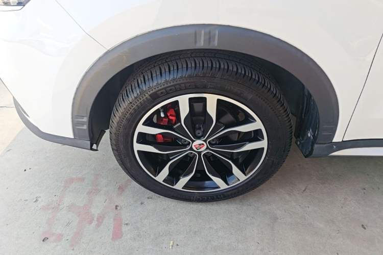 Used Roewe RX5 2018 30T Two-Wheel Drive Automatic Internet Platinum Edition Left Front Wheel Hub