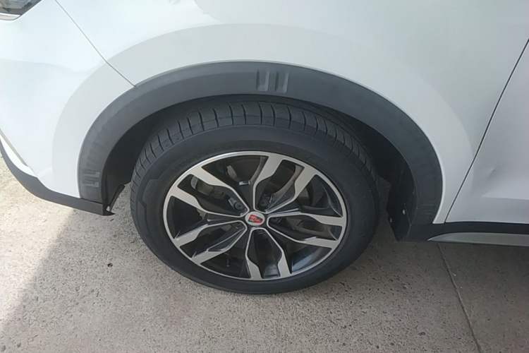 Used Roewe RX5 2018 20T Two-Wheel Drive Automatic Internet Smart Edition Left Front Wheel Hub