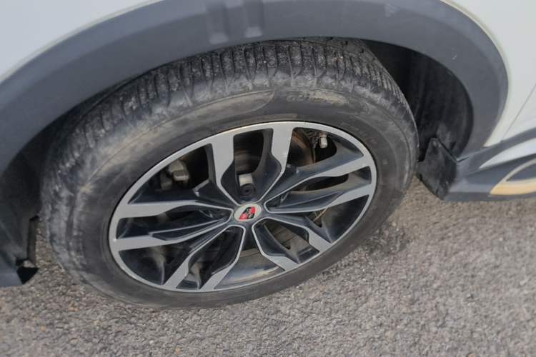 Used Roewe RX5 2018 20T Two-Wheel Drive Manual Internet Smart Edition Left Front Wheel Hub