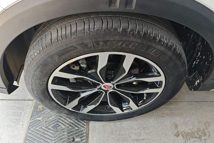 Used Roewe RX5 2018 30T Two-Wheel Drive Automatic Internet Platinum Edition Left Front Wheel Hub