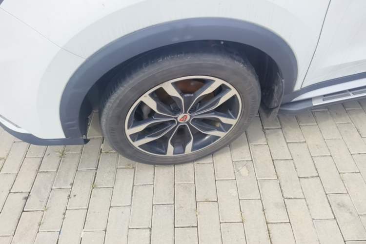 Used Roewe RX5 2018 20T Two-Wheel Drive Automatic Internet Smart Edition Left Front Wheel Hub