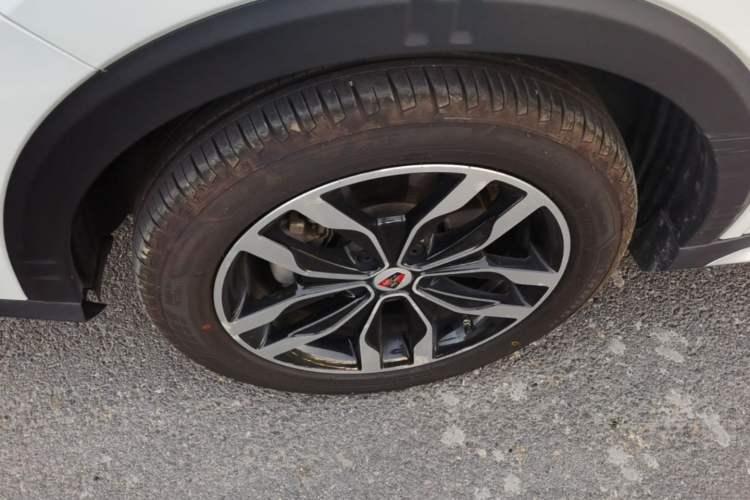 Used Roewe RX5 2018 30T Two-Wheel Drive Automatic Internet Platinum Edition Left Front Wheel Hub