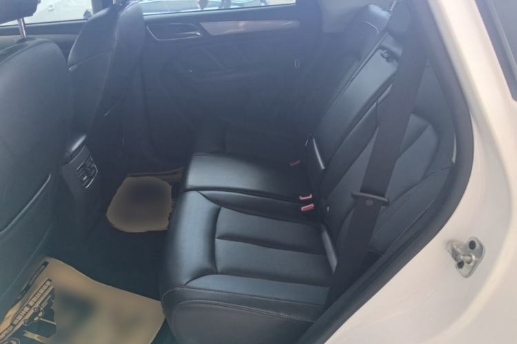 Used Roewe RX5 2018 20T Two-Wheel Drive Manual Internet Smart Edition Left Rear Seat