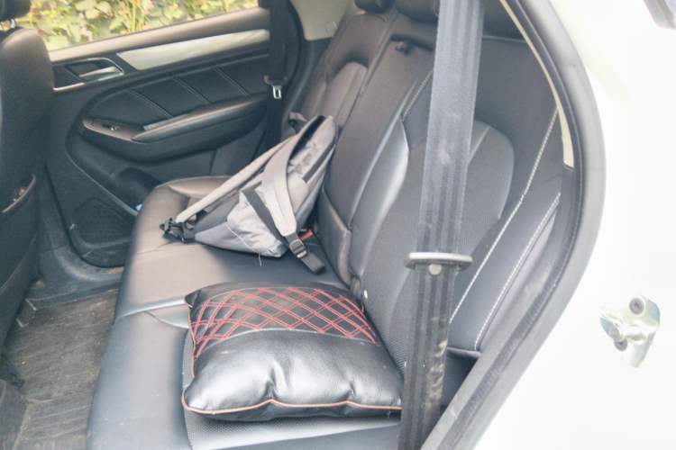 Used Roewe RX5 2018 20T Two-Wheel Drive Manual Internet Smart Edition Left Rear Seat