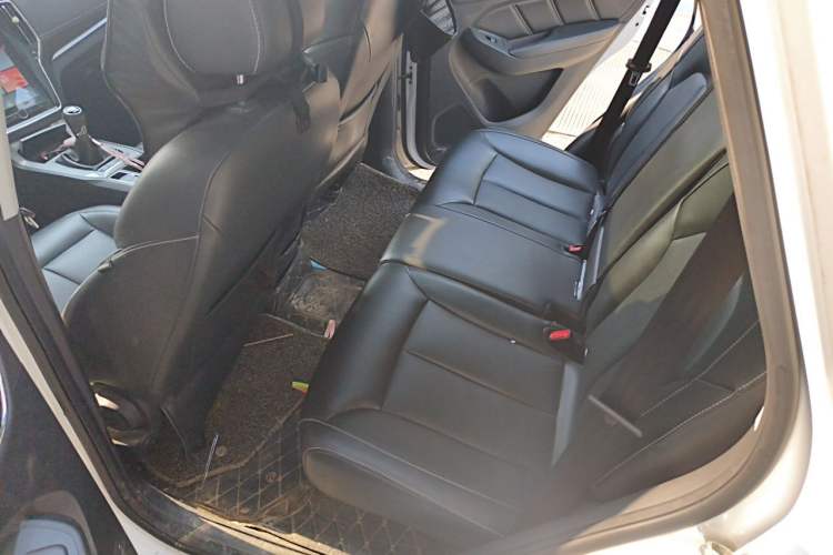Used Roewe RX5 2018 20T Two-Wheel Drive Manual Internet Smart Edition Left Rear Seat