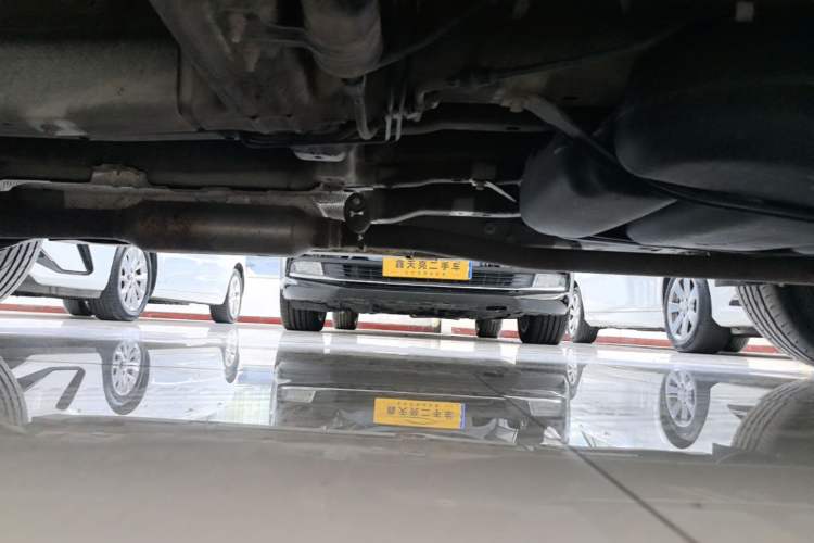 Used Roewe RX5 2018 20T Two-Wheel Drive Manual Internet Smart Edition Left Side Sill