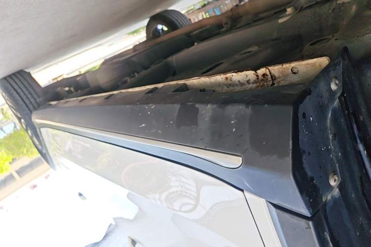 Used Roewe RX5 2018 30T Two-Wheel Drive Automatic Internet Platinum Edition Left Side Sill