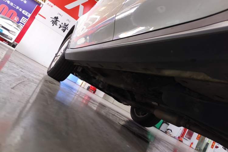 Used Roewe RX5 2018 20T Two-Wheel Drive Automatic Internet Smart Edition Left Side Sill