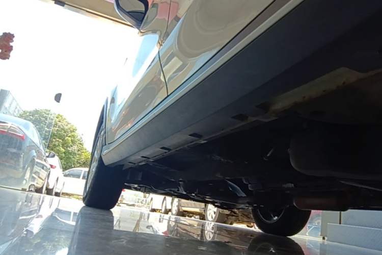 Used Roewe RX5 2018 20T Two-Wheel Drive Manual Flagship Edition Left Side Sill