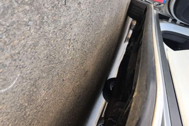 Used Roewe RX5 2018 20T Two-Wheel Drive Manual Internet Smart Edition Left Side Sill