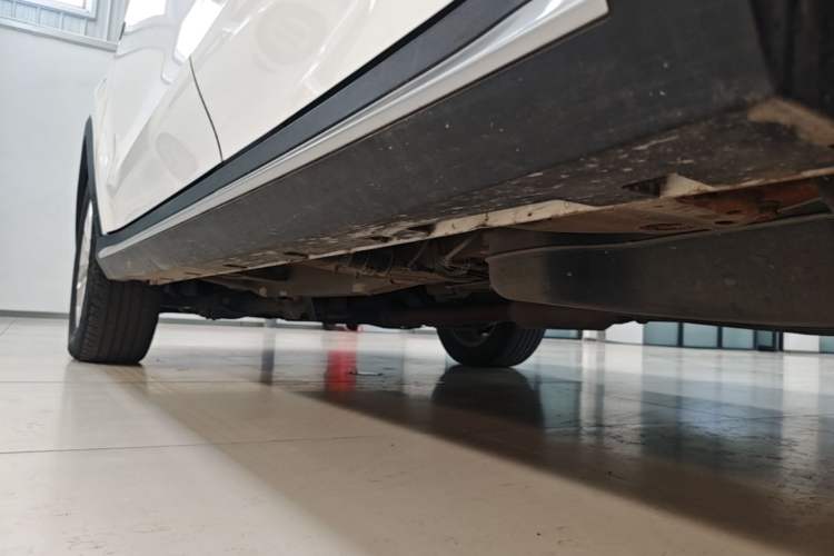 Used Roewe RX5 2018 20T Two-Wheel Drive Automatic Flagship Edition Left Side Sill