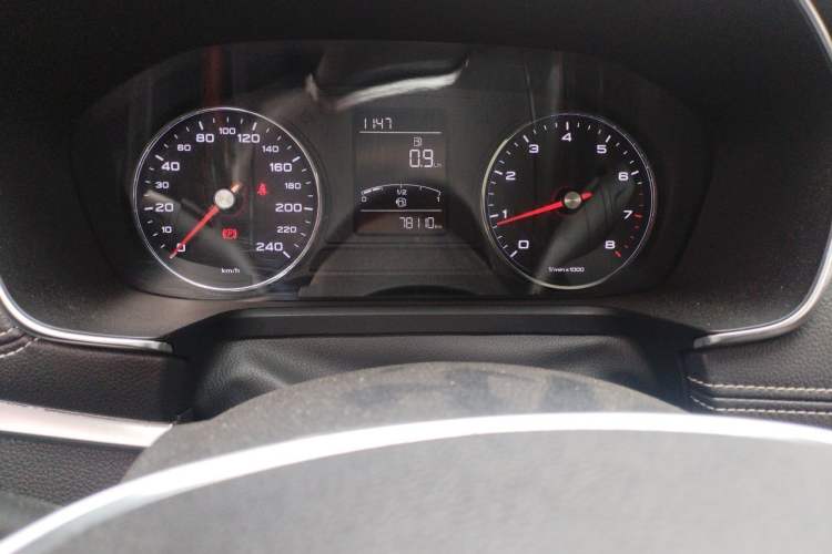 Used Roewe RX5 2018 20T Two-Wheel Drive Manual Flagship Edition Odometer Close Up