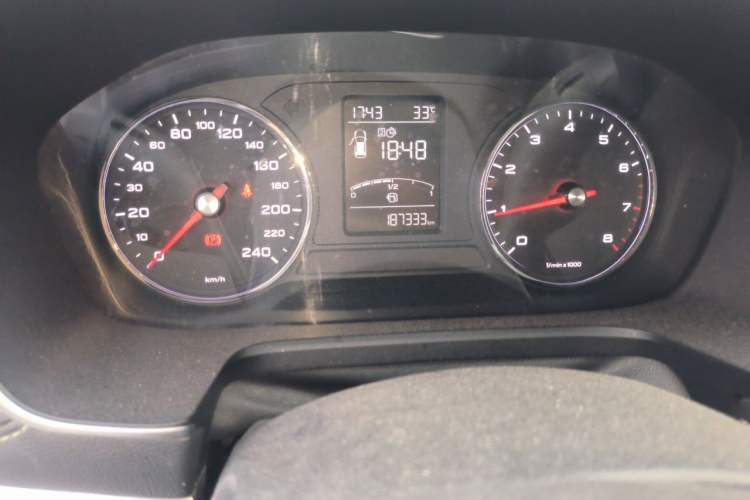 Used Roewe RX5 2018 20T Two-Wheel Drive Manual Internet Smart Edition Odometer Close Up