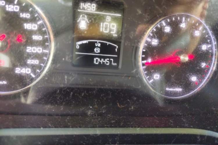 Used Roewe RX5 2018 20T Two-Wheel Drive Manual Flagship Edition Odometer Close Up