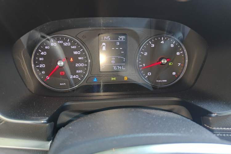 Used Roewe RX5 2018 20T Two-Wheel Drive Automatic Flagship Edition Odometer Close Up