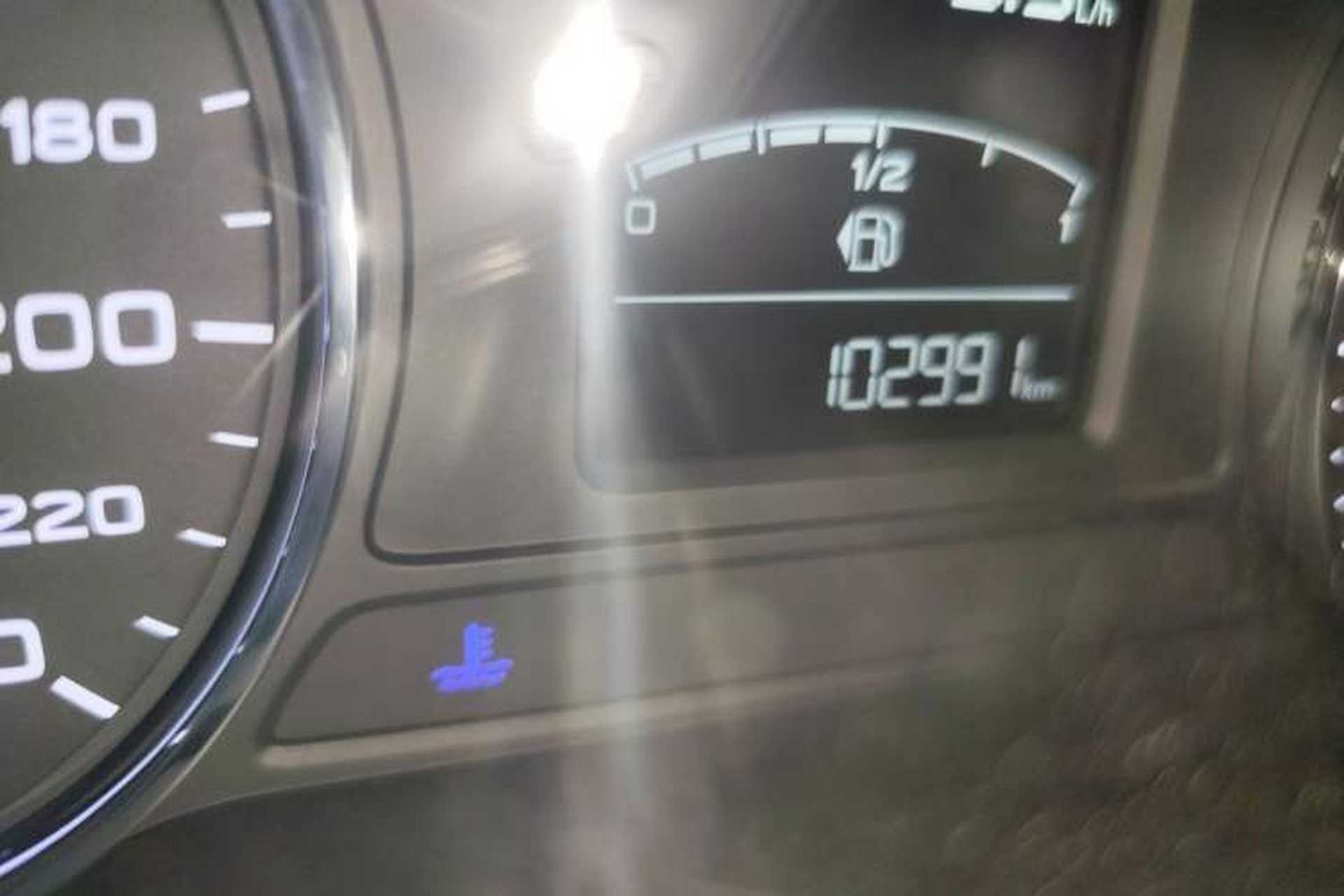 Used Roewe RX5 2018 20T Two-Wheel Drive Manual Internet Elite Edition Odometer Close Up
