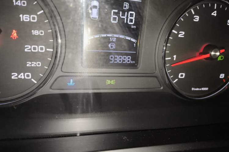 Used Roewe RX5 2018 20T Two-Wheel Drive Manual Internet Smart Edition Odometer Close Up