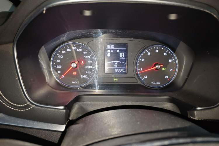 Used Roewe RX5 2018 20T Two-Wheel Drive Automatic Flagship Edition Odometer Close Up