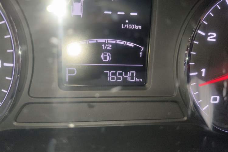 Used Roewe RX5 2018 20T Two-Wheel Drive Automatic Internet Smart Edition Odometer Close Up