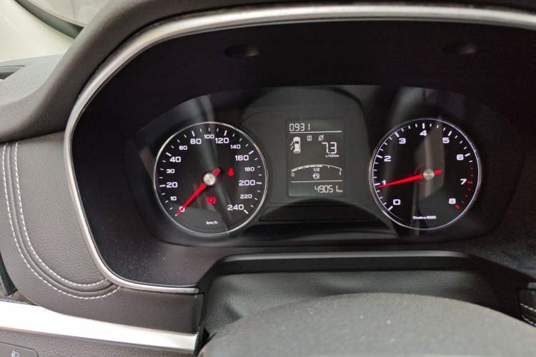 Used Roewe RX5 2018 20T Two-Wheel Drive Manual Flagship Edition Odometer Close Up
