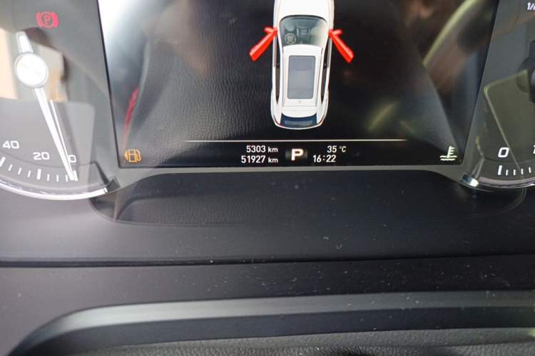 Used Roewe RX5 2018 30T Two-Wheel Drive Automatic Internet Platinum Edition Odometer Close Up