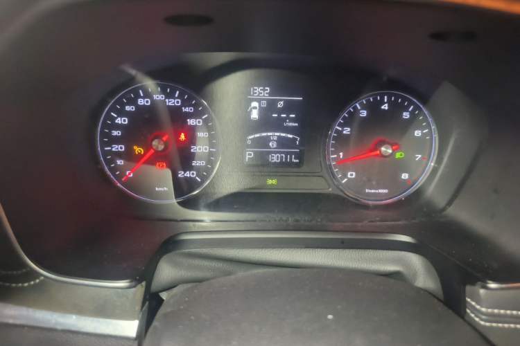 Used Roewe RX5 2018 20T Two-Wheel Drive Automatic Flagship Edition Odometer Close Up