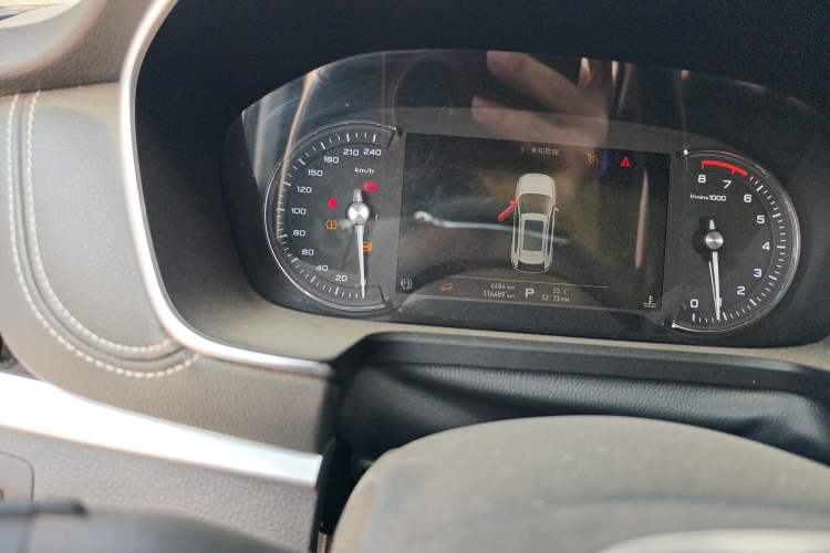 Used Roewe RX5 2018 30T Two-Wheel Drive Automatic Internet Smart Edition Odometer Close Up