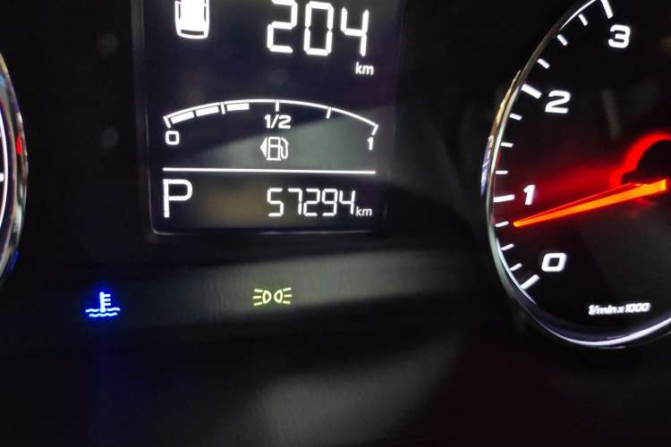 Used Roewe RX5 2018 20T Two-Wheel Drive Automatic Internet Smart Edition Odometer Close Up