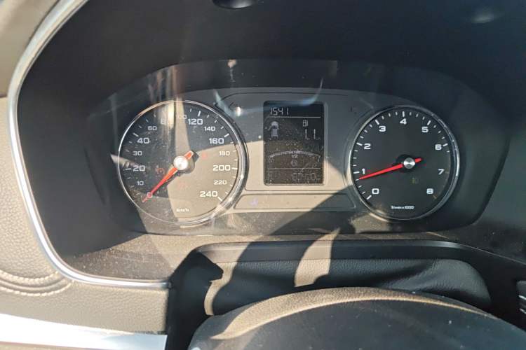 Used Roewe RX5 2018 20T Two-Wheel Drive Manual Flagship Edition Odometer Close Up