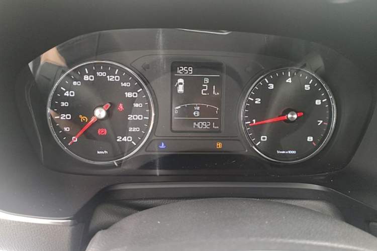 Used Roewe RX5 2018 20T Two-Wheel Drive Manual Flagship Edition Odometer Close Up