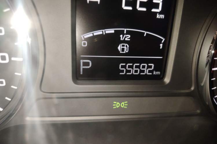 Used Roewe RX5 2018 20T Two-Wheel Drive Automatic Flagship Edition Odometer Close Up