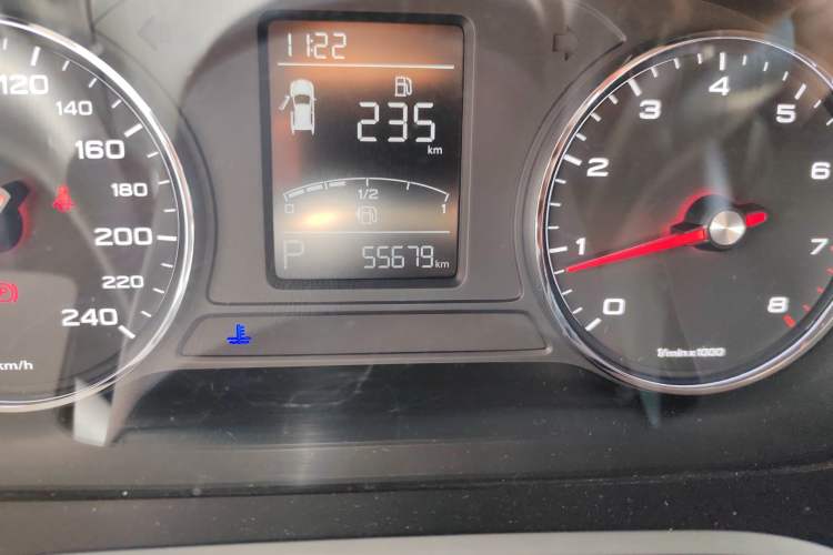 Used Roewe RX5 2018 20T Two-Wheel Drive Automatic Flagship Edition Odometer Close Up