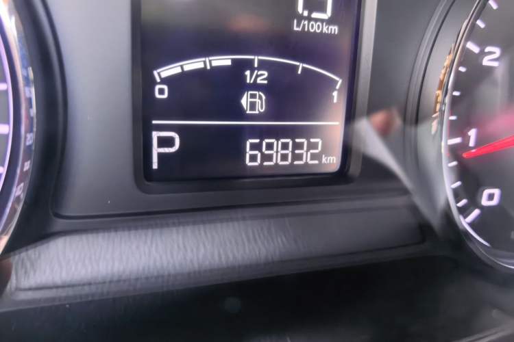 Used Roewe RX5 2018 20T Two-Wheel Drive Automatic Flagship Edition Odometer Close Up