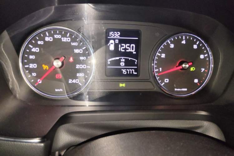 Used Roewe RX5 2018 20T Two-Wheel Drive Manual Flagship Edition Odometer Close Up