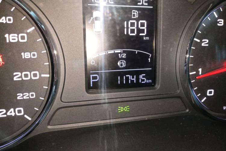 Used Roewe RX5 2018 20T Two-Wheel Drive Automatic Internet Smart Edition Odometer Close Up