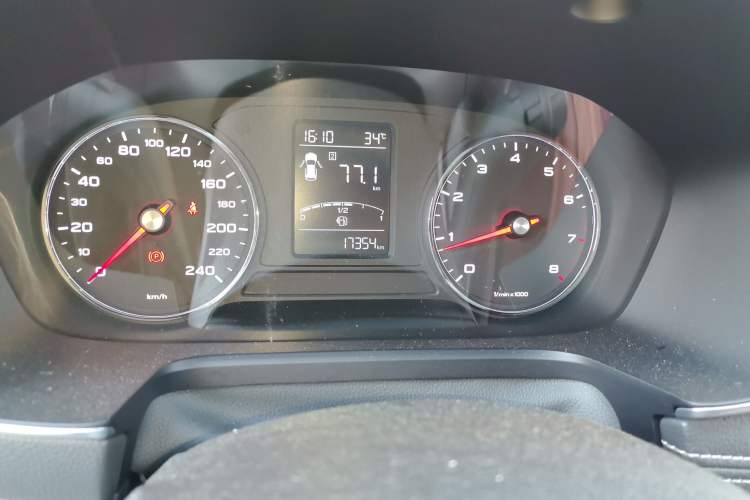 Used Roewe RX5 2018 20T Two-Wheel Drive Manual Internet Smart Edition Odometer Close Up