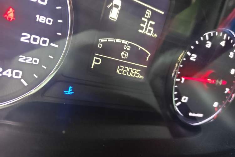Used Roewe RX5 2018 20T Two-Wheel Drive Automatic Flagship Edition Odometer Close Up