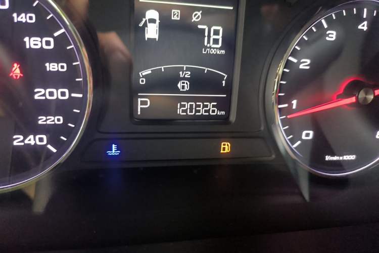 Used Roewe RX5 2018 20T Two-Wheel Drive Automatic Flagship Edition Odometer Close Up