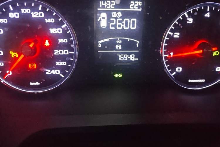 Used Roewe RX5 2018 20T Two-Wheel Drive Manual Internet Smart Edition Odometer Close Up