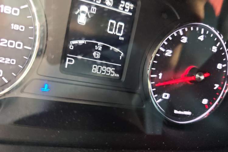 Used Roewe RX5 2018 20T Two-Wheel Drive Automatic Internet Smart Edition Odometer Close Up