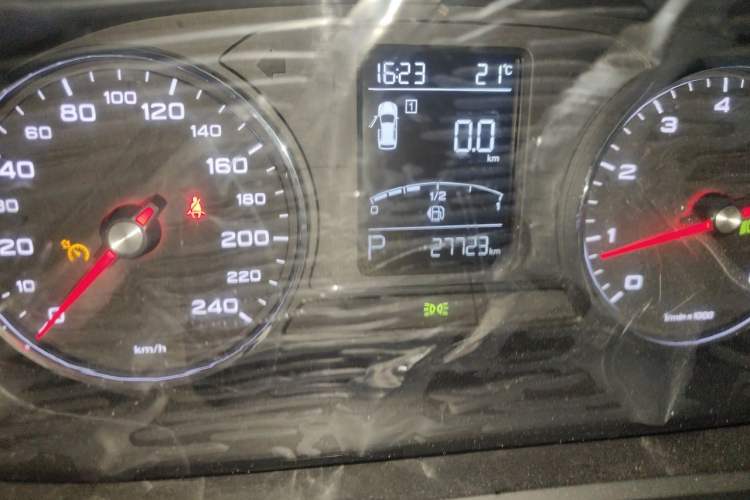 Used Roewe RX5 2018 20T Two-Wheel Drive Automatic Internet Smart Edition Odometer Close Up