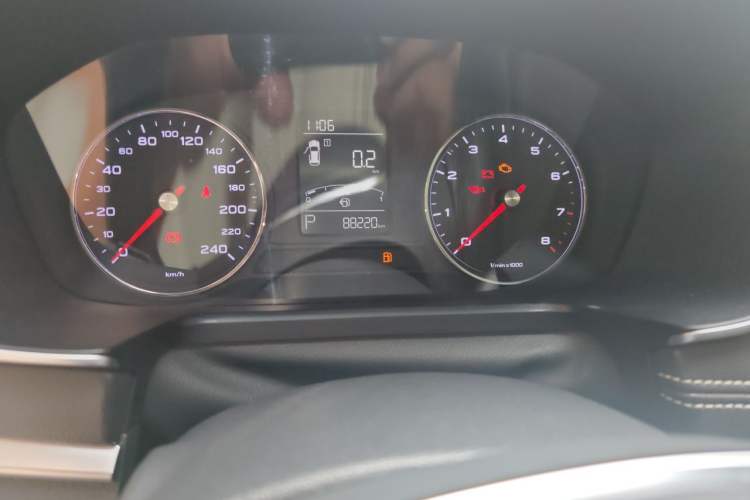 Used Roewe RX5 2018 20T Two-Wheel Drive Automatic Flagship Edition Odometer Close Up