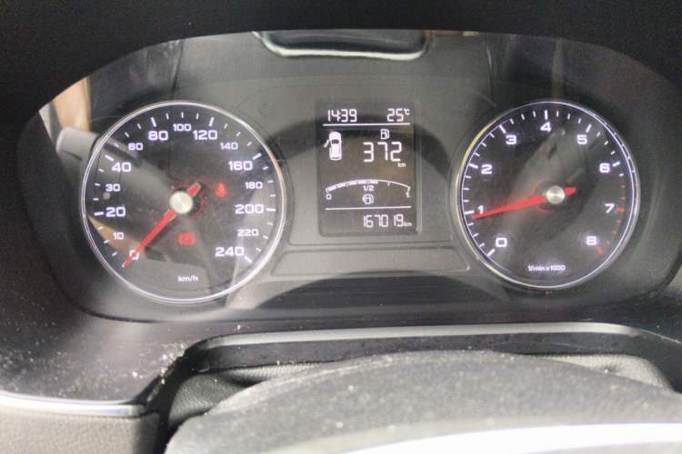 Used Roewe RX5 2018 20T Two-Wheel Drive Manual Internet Smart Edition Odometer Close Up