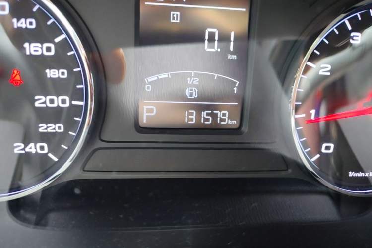 Used Roewe RX5 2018 20T Two-Wheel Drive Automatic Flagship Edition Odometer Close Up