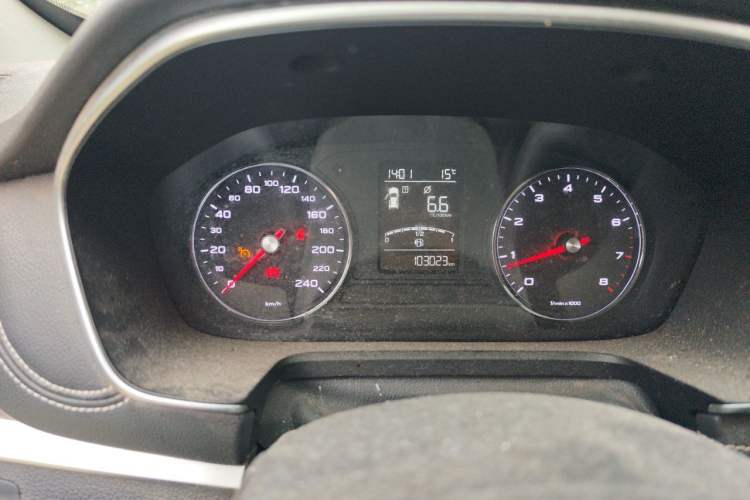 Used Roewe RX5 2018 20T Two-Wheel Drive Manual Internet Smart Edition Odometer Close Up
