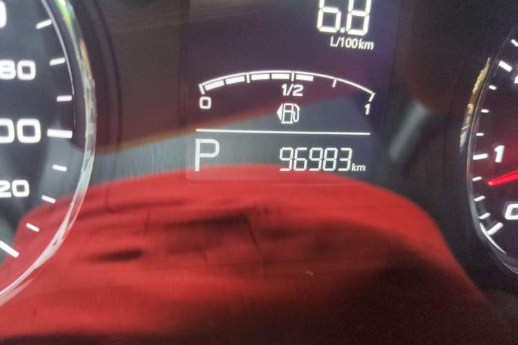 Used Roewe RX5 2018 20T Two-Wheel Drive Automatic Flagship Edition Odometer Close Up